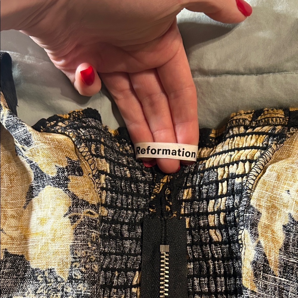Reformation Yucca Black and Gold Floral Puff-Sleeve Smock-Back Crop Top - Size 6 - Picture 5 of 7